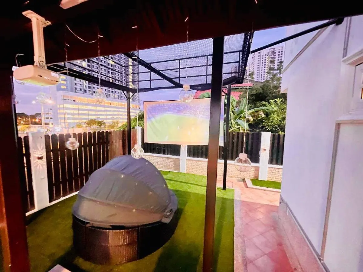 Trendy Family Getaway By Stayco - Mini-Pool, Outdoor Cinema, Air Loft, Ps4, Ktv - Just 2 Mins To Beach! 峇都丁宜