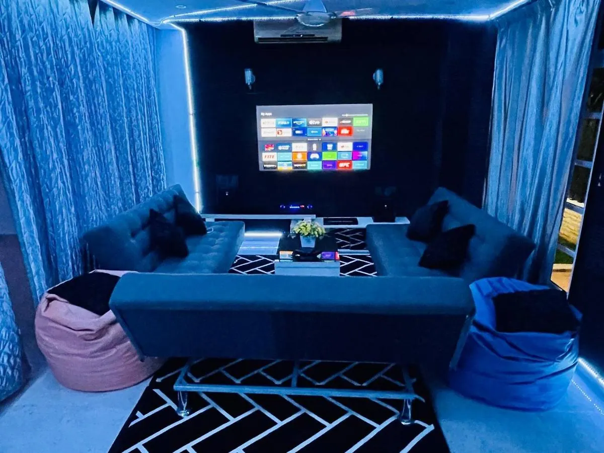 Trendy Family Getaway By Stayco - Mini-Pool, Outdoor Cinema, Air Loft, Ps4, Ktv - Just 2 Mins To Beach! 峇都丁宜