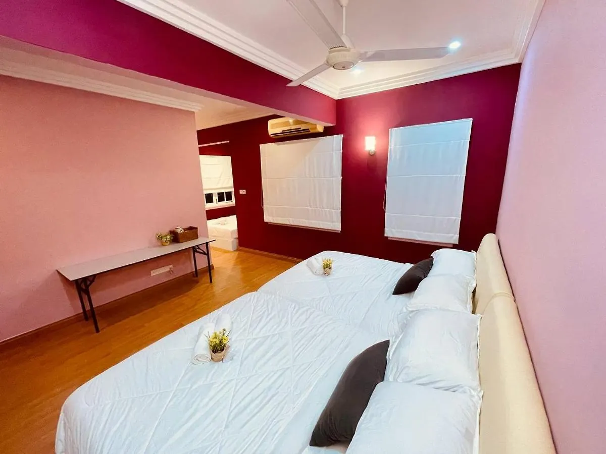 Trendy Family Getaway by Stayco: Beachside Oasis with Mini-Pool & Entertainment Batu Ferringhi Villa