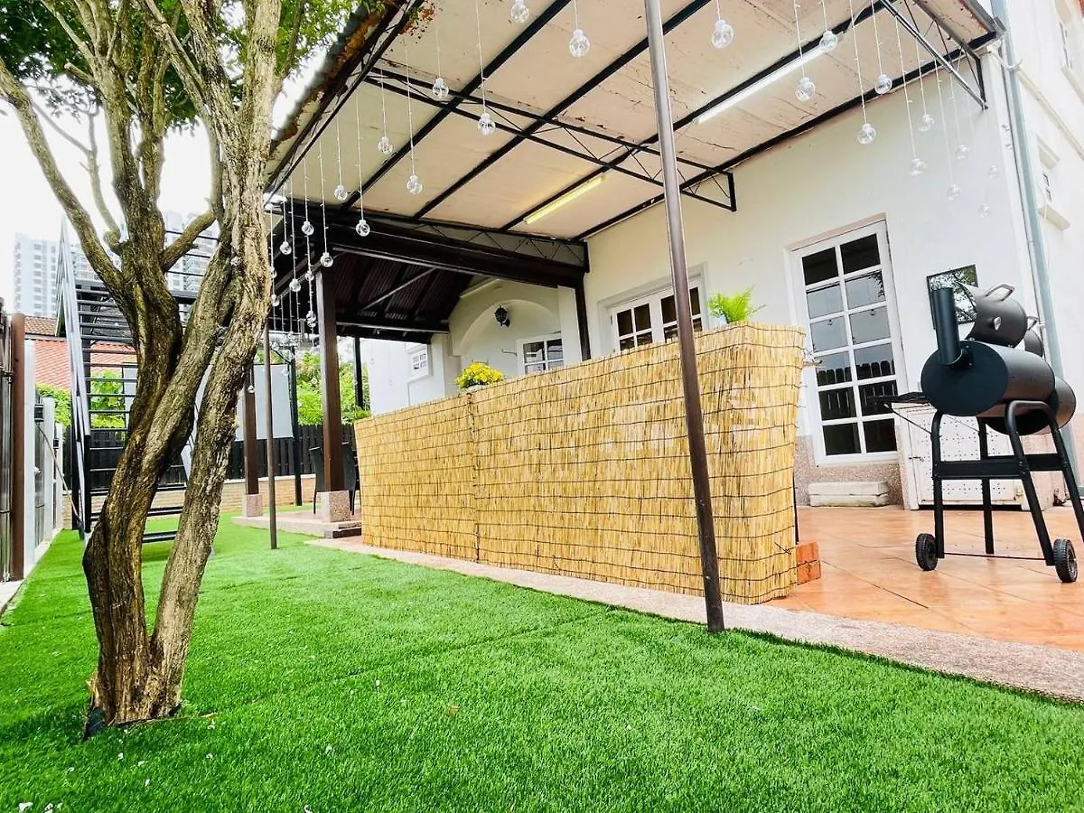 Villa Trendy Family Getaway by Stayco: Beachside Oasis with Mini-Pool & Entertainment Batu Ferringhi
