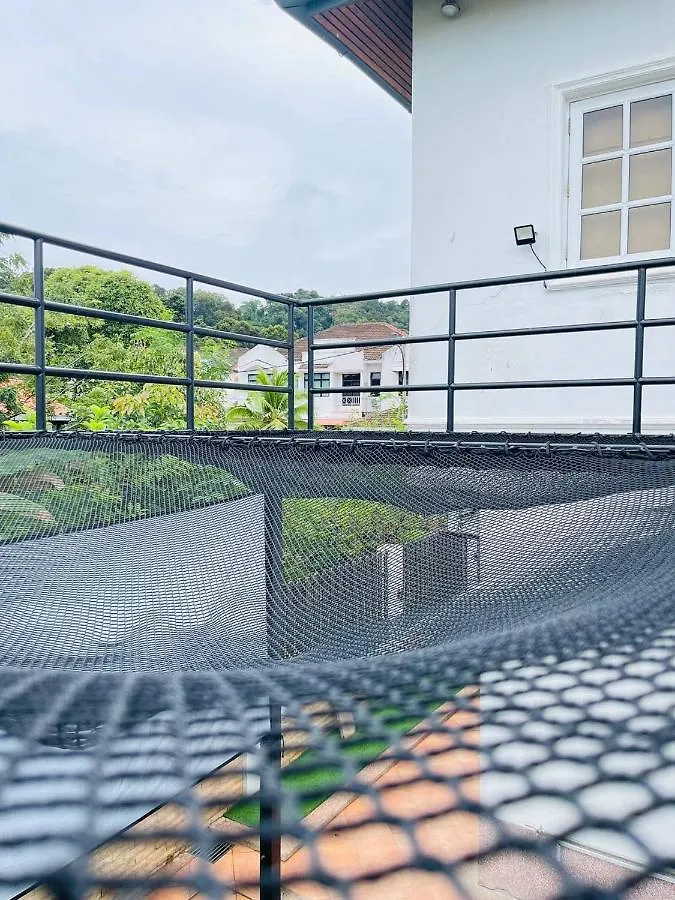 Trendy Family Getaway By Stayco - Mini-Pool, Outdoor Cinema, Air Loft, Ps4, Ktv - Just 2 Mins To Beach! Batu Ferringhi 0*,  Malaisie