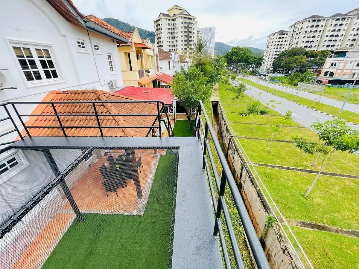 Trendy Family Getaway By Stayco - Mini-Pool, Outdoor Cinema, Air Loft, Ps4, Ktv - Just 2 Mins To Beach! Batu Ferringhi 0*,