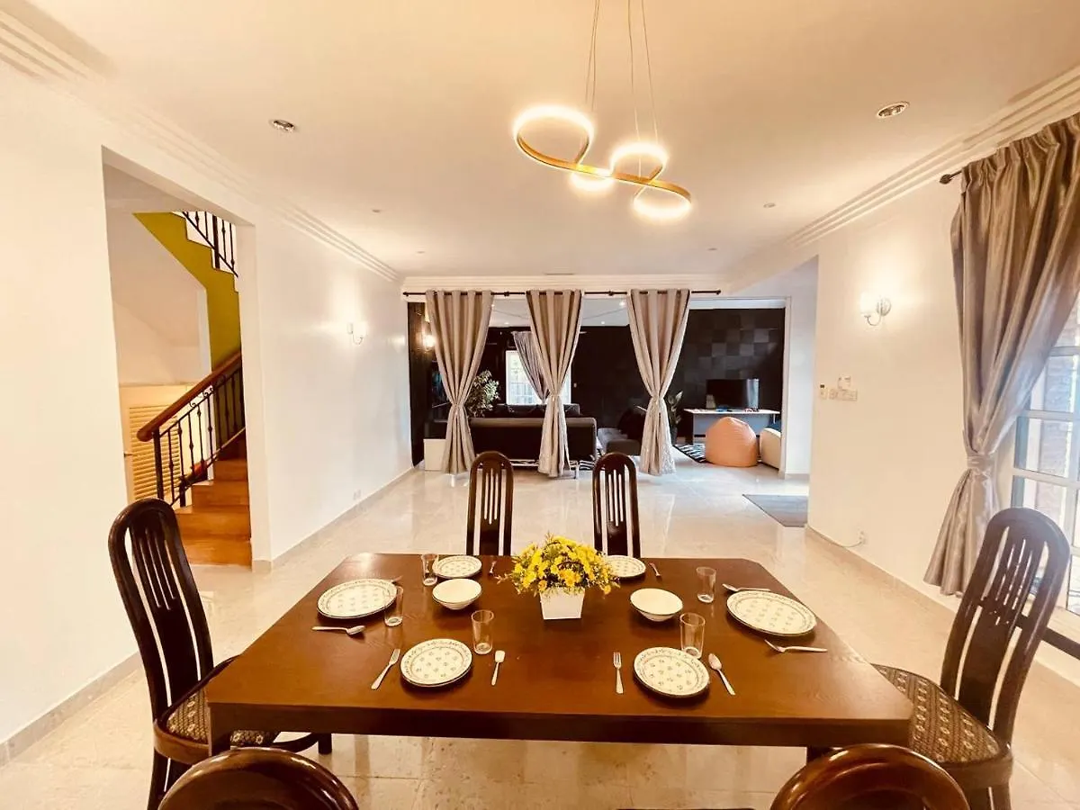 Trendy Family Getaway by Stayco: Beachside Oasis with Mini-Pool & Entertainment Batu Ferringhi