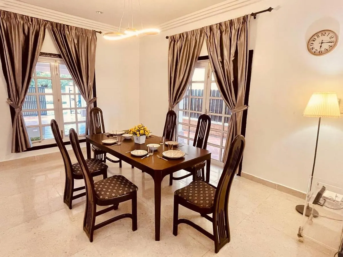 Trendy Family Getaway By Stayco - Mini-Pool, Outdoor Cinema, Air Loft, Ps4, Ktv - Just 2 Mins To Beach! Batu Ferringhi