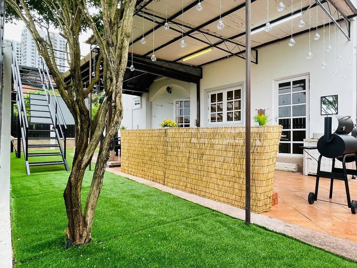 Trendy Family Getaway By Stayco - Mini-Pool, Outdoor Cinema, Air Loft, Ps4, Ktv - Just 2 Mins To Beach! Batu Ferringhi 0*,