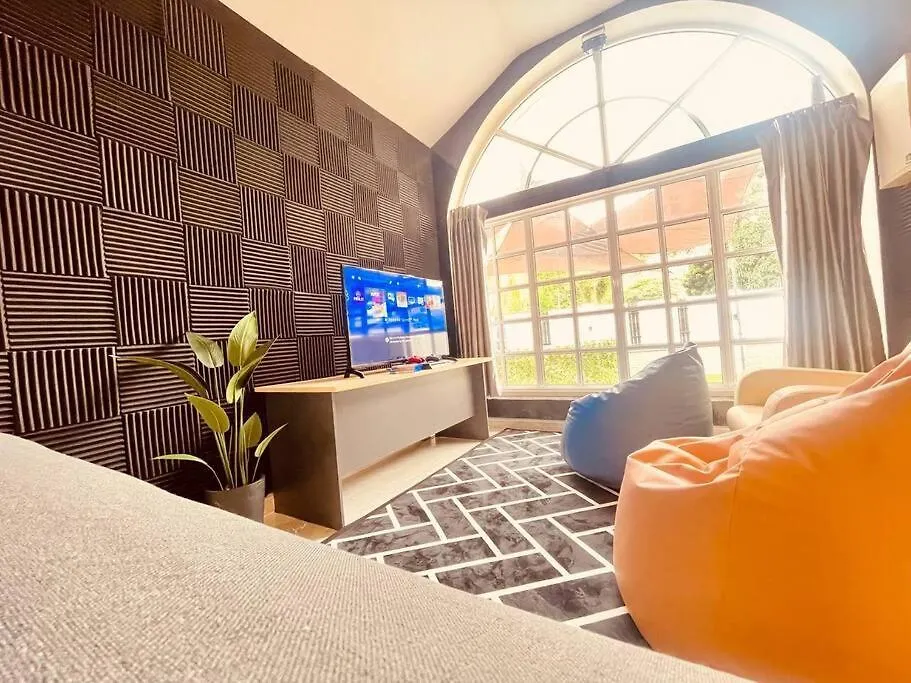 Trendy Family Getaway by Stayco: Beachside Oasis with Mini-Pool & Entertainment Batu Ferringhi