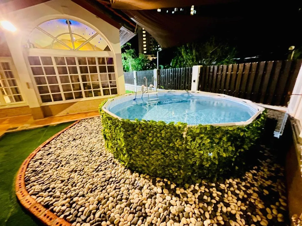 Trendy Family Getaway by Stayco: Beachside Oasis with Mini-Pool & Entertainment Batu Ferringhi 0*,
