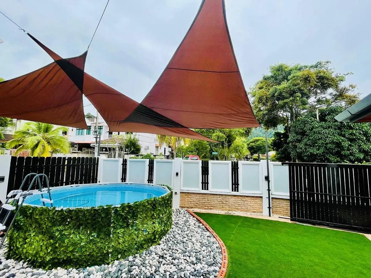 Trendy Family Getaway by Stayco: Beachside Oasis with Mini-Pool & Entertainment Batu Ferringhi
