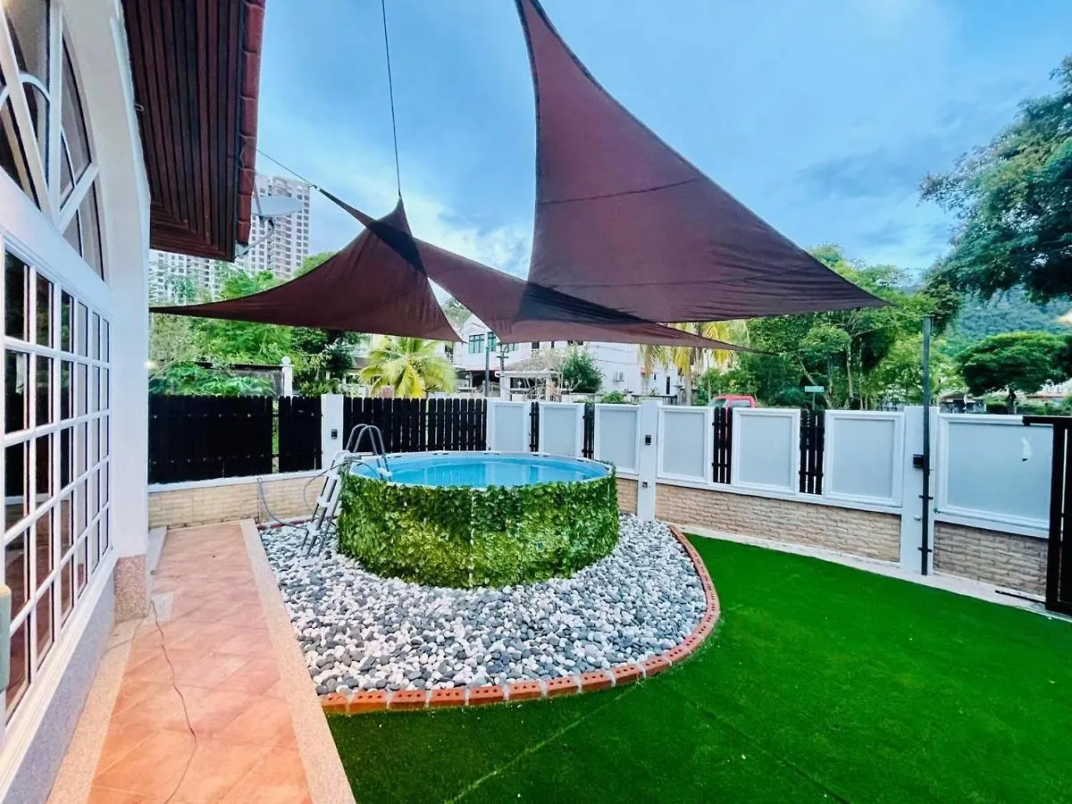 Villa Trendy Family Getaway by Stayco: Beachside Oasis with Mini-Pool & Entertainment Batu Ferringhi