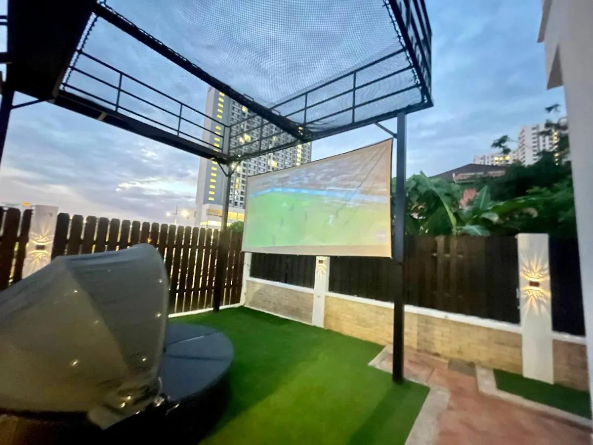 Villa Trendy Family Getaway by Stayco: Beachside Oasis with Mini-Pool & Entertainment Batu Ferringhi