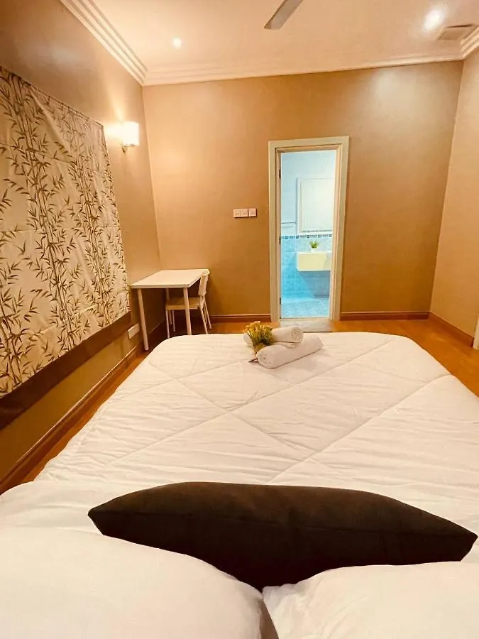 Villa Trendy Family Getaway by Stayco: Beachside Oasis with Mini-Pool & Entertainment Batu Ferringhi