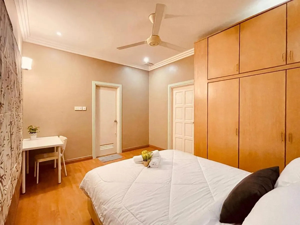 Trendy Family Getaway by Stayco: Beachside Oasis with Mini-Pool & Entertainment Batu Ferringhi Malaysia